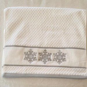 Snowflake-Embroidered Hand Towels (set of 2)